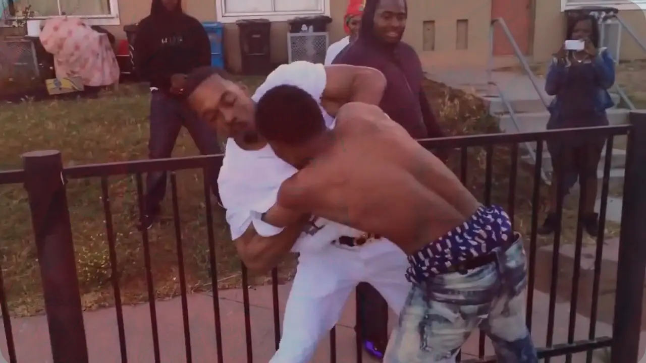 2-hood-dudes-fighting-in-front-of-the-block