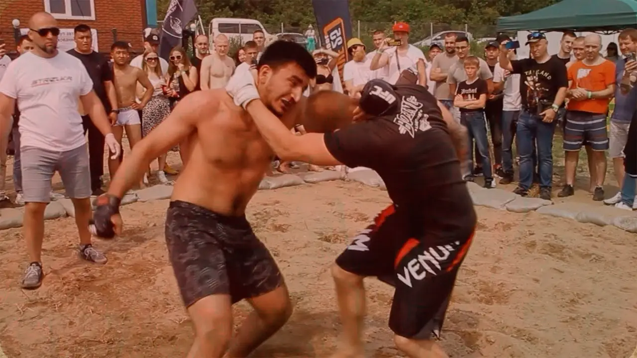 organized-MMA-fight-match-on-sand