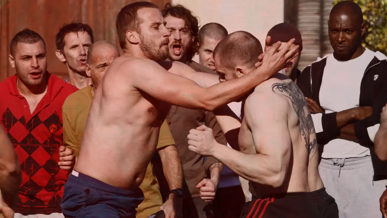 street-fight-in-california with spectators